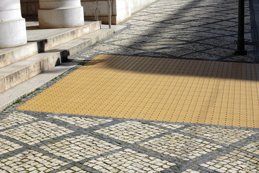 O piso tátil Kerabraille pode ser aplicado desde indústrias, comércios a centros urbanos. O piso tátil Kerabraille pode ser aplicado desde indústrias, comércios a centros urbanos.
